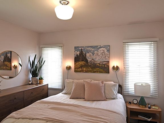 5th image of 1133 6th St #6