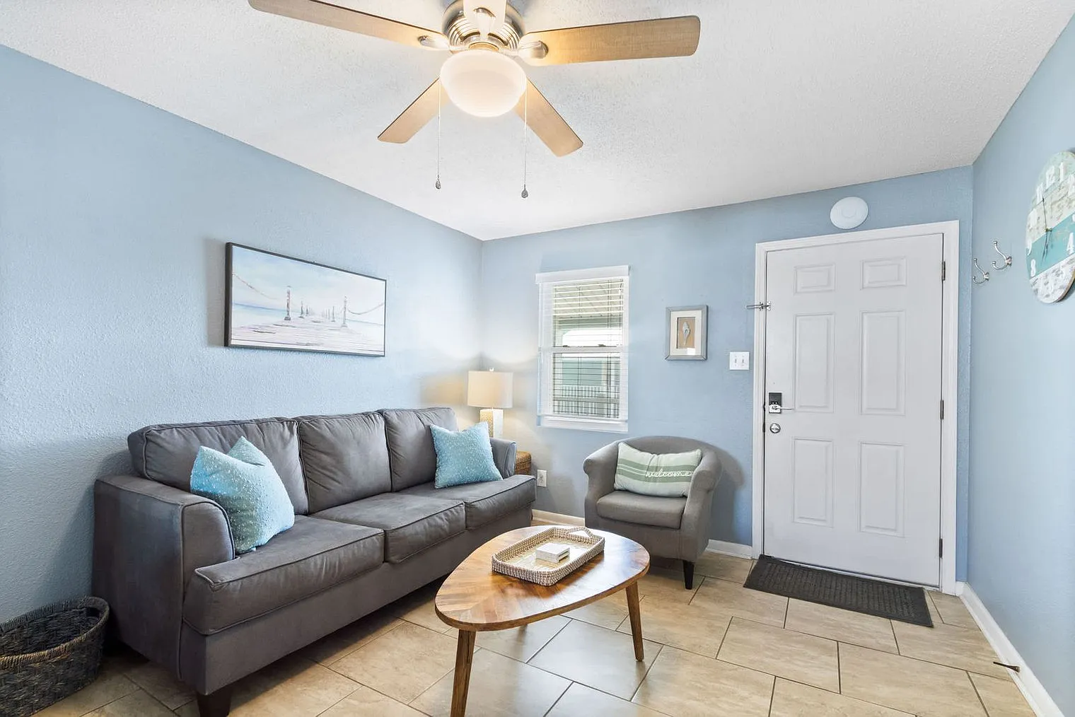 2 bed, 1.0 bath, 893 sqft, $2,792 — Photo 1