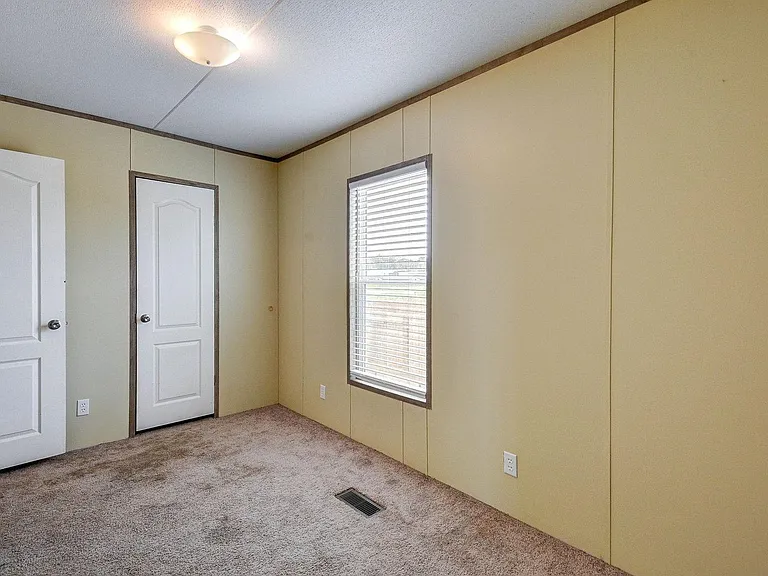 2245 Ben Blvd — Photo 8