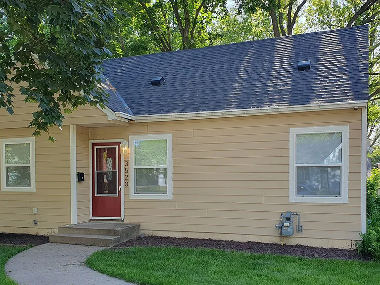 3520 Zinran Ave S — Photo 2