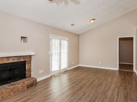 4th image of 2649 Laurel Ln NW