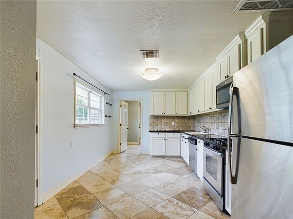 5th image of 303 Bolton Ave