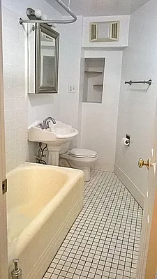 Rented by Voro, LLC | media 40