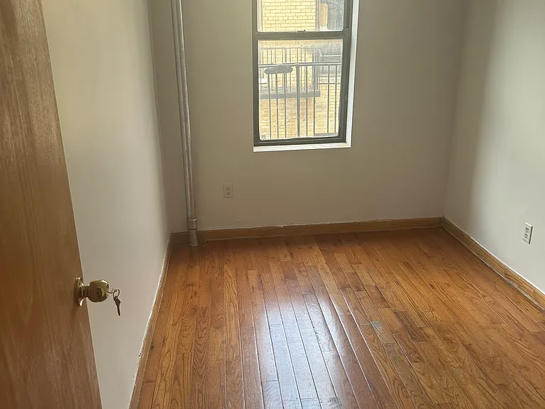 1034 Ward Ave #1A — Photo 1