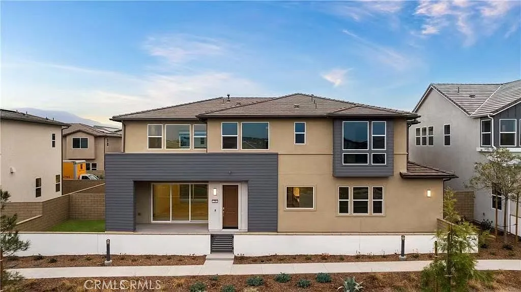 4 bed, 4.5 bath, 3528 sqft, $8,500 — Photo 1