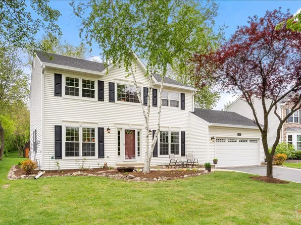 312 Greenview Dr, Crystal Lake, IL 60014