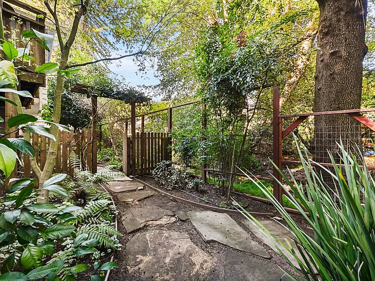 16 Iron Springs Rd — Photo 29