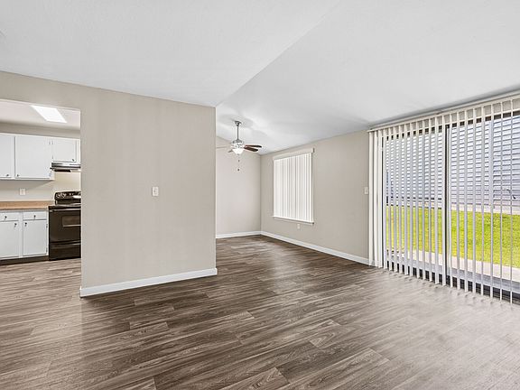 5th image of 952 SW Campus Dr APT 40A1