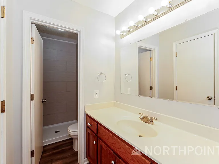 3901 SW 10th St — Photo 10