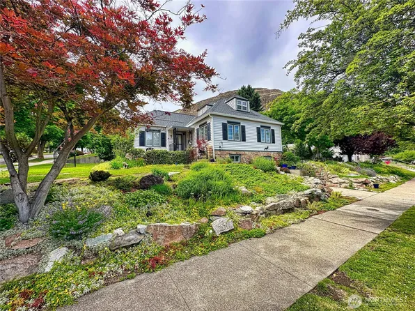 302 Stevens Avenue, Coulee Dam, WA 99116