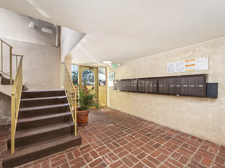 11661 Goshen Ave #104 — Photo 33
