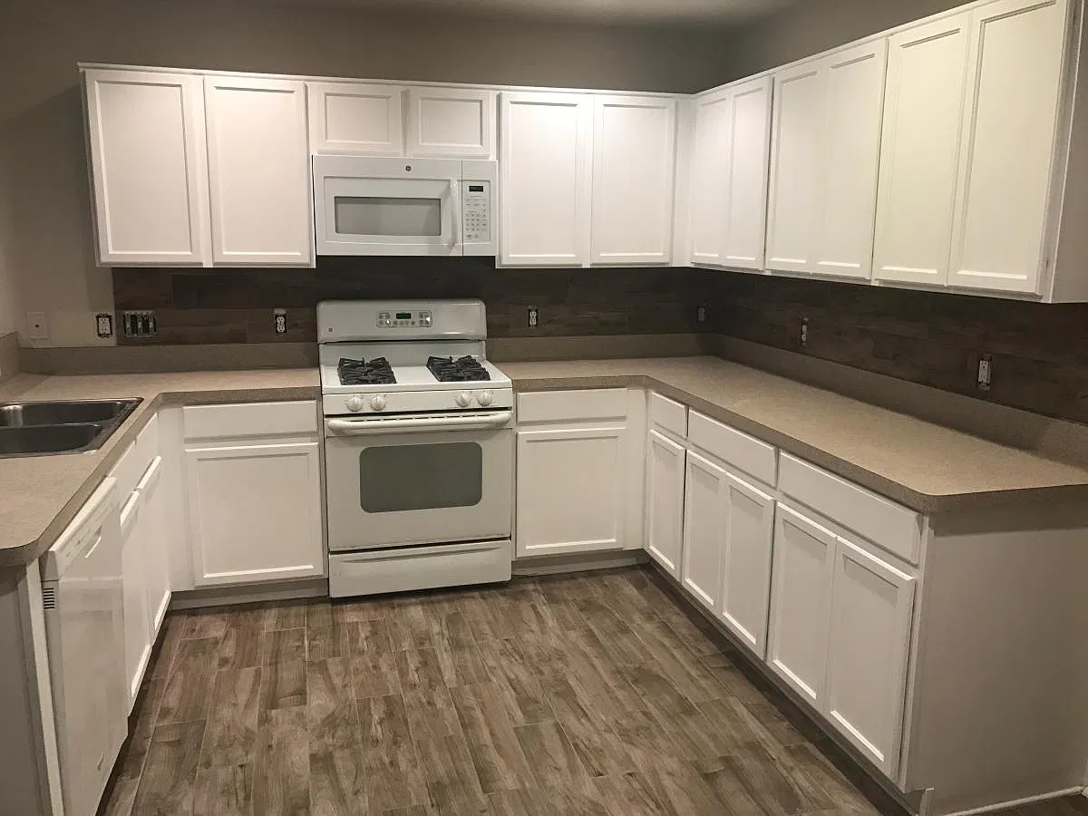 3 bed, 2.5 bath, 2677 sqft, $2,350 — Photo 3