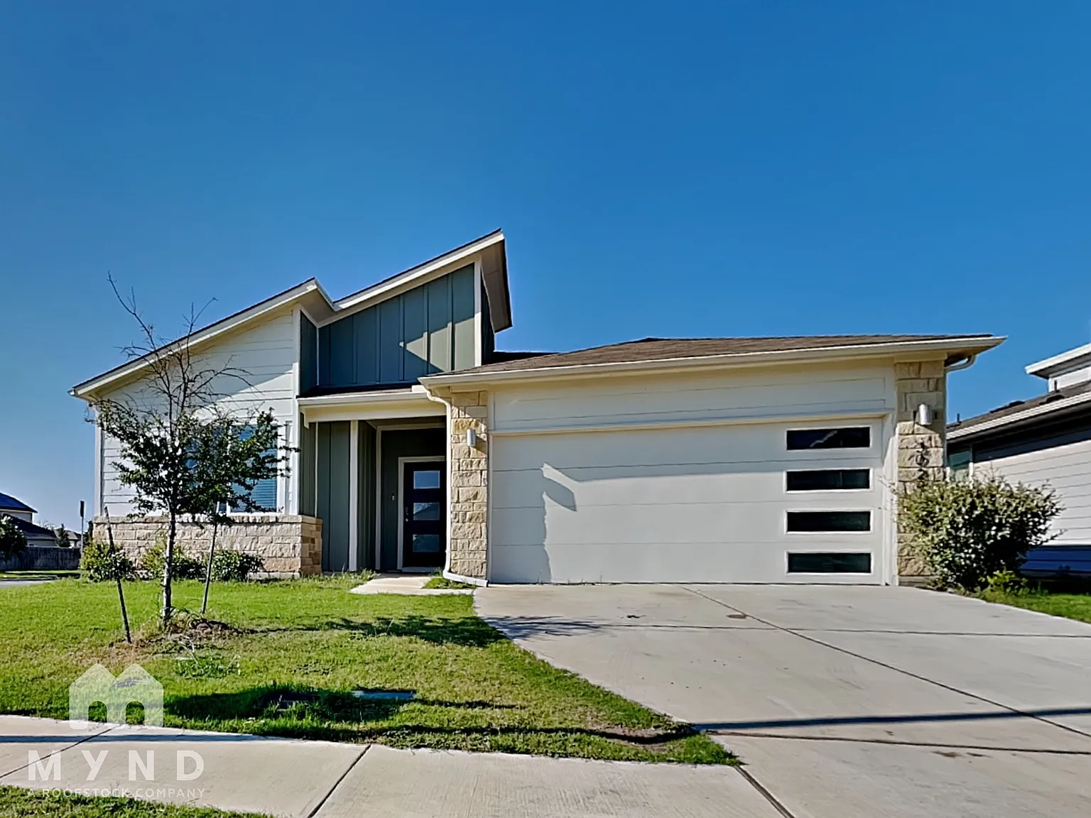 4 bed, 2.0 bath, 1672 sqft, $2,225 — Photo 1