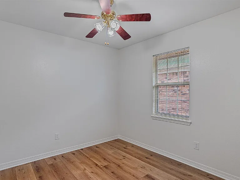 1435 Williamsburg Dr — Photo 13