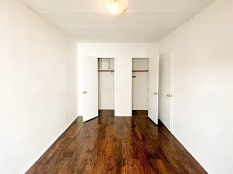 20-72 Steinway St #3R — Photo 5