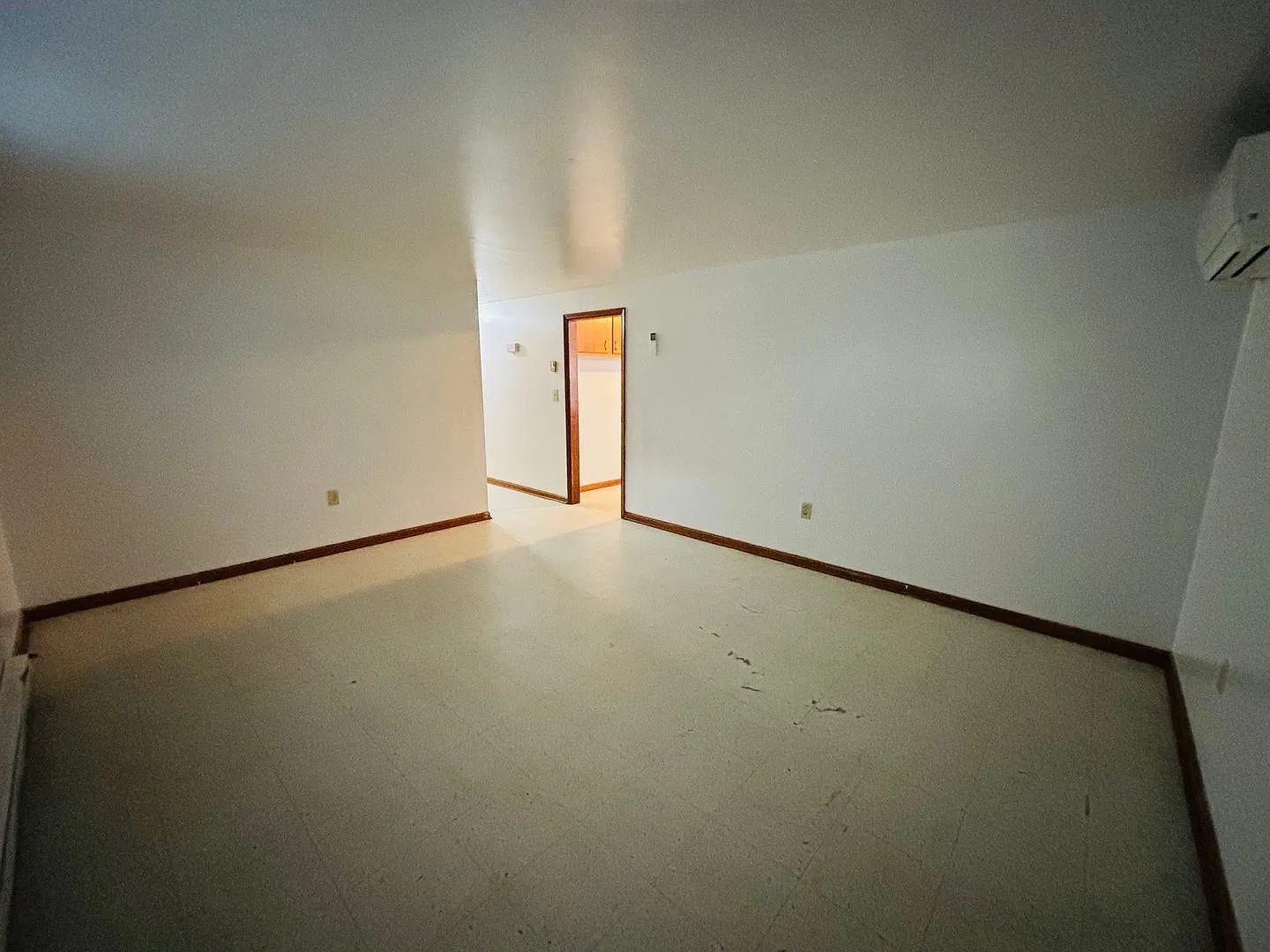 2 Bedroom, 1 Bath Apartments — Photo 4