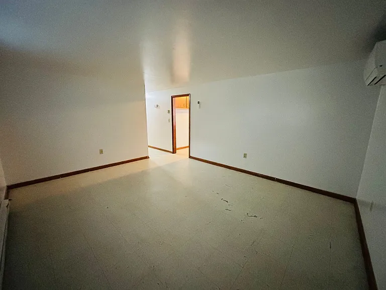 2 Bedroom, 1 Bath Apartments — Photo 4