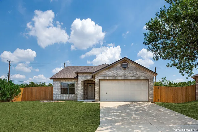 3 bed, 2.0 bath, 1633 sqft, $1,700 — Photo 1