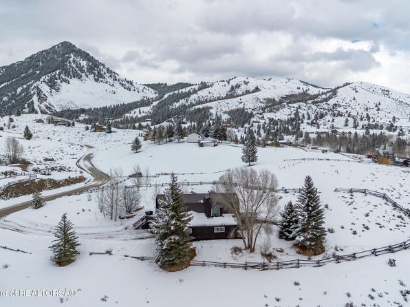 1710 E Porcupine Rd, Jackson, WY 83001