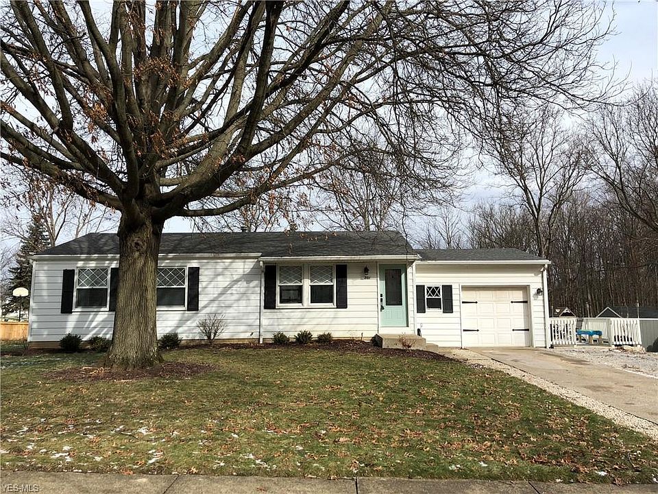 1st image of 301 Valley Dr