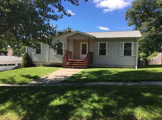 80 Glasgow St N, Riverside, IA 52327