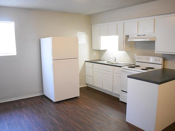 2nd image of 1606 Elkhart Ave #23