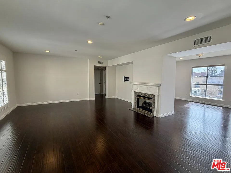 2 bed, 2.5 bath, 1596 sqft, $4,995 — Photo 4