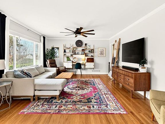 4th image of 1883 Bruce Rd NE