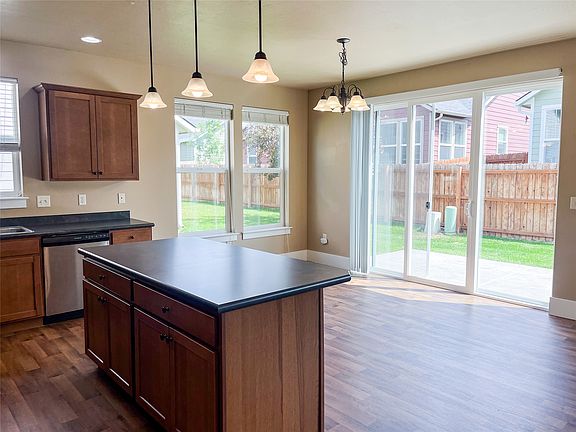 3rd image of 180 Bayberry Ln