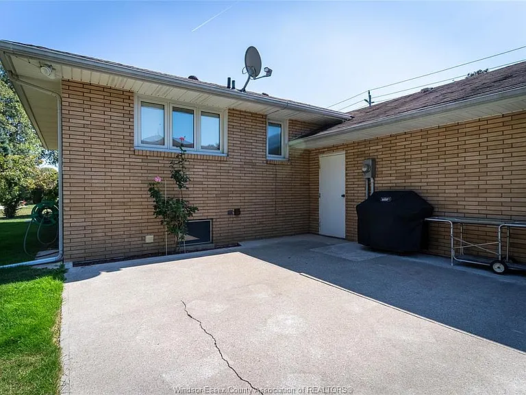 760 Wallace Ave — Photo 23