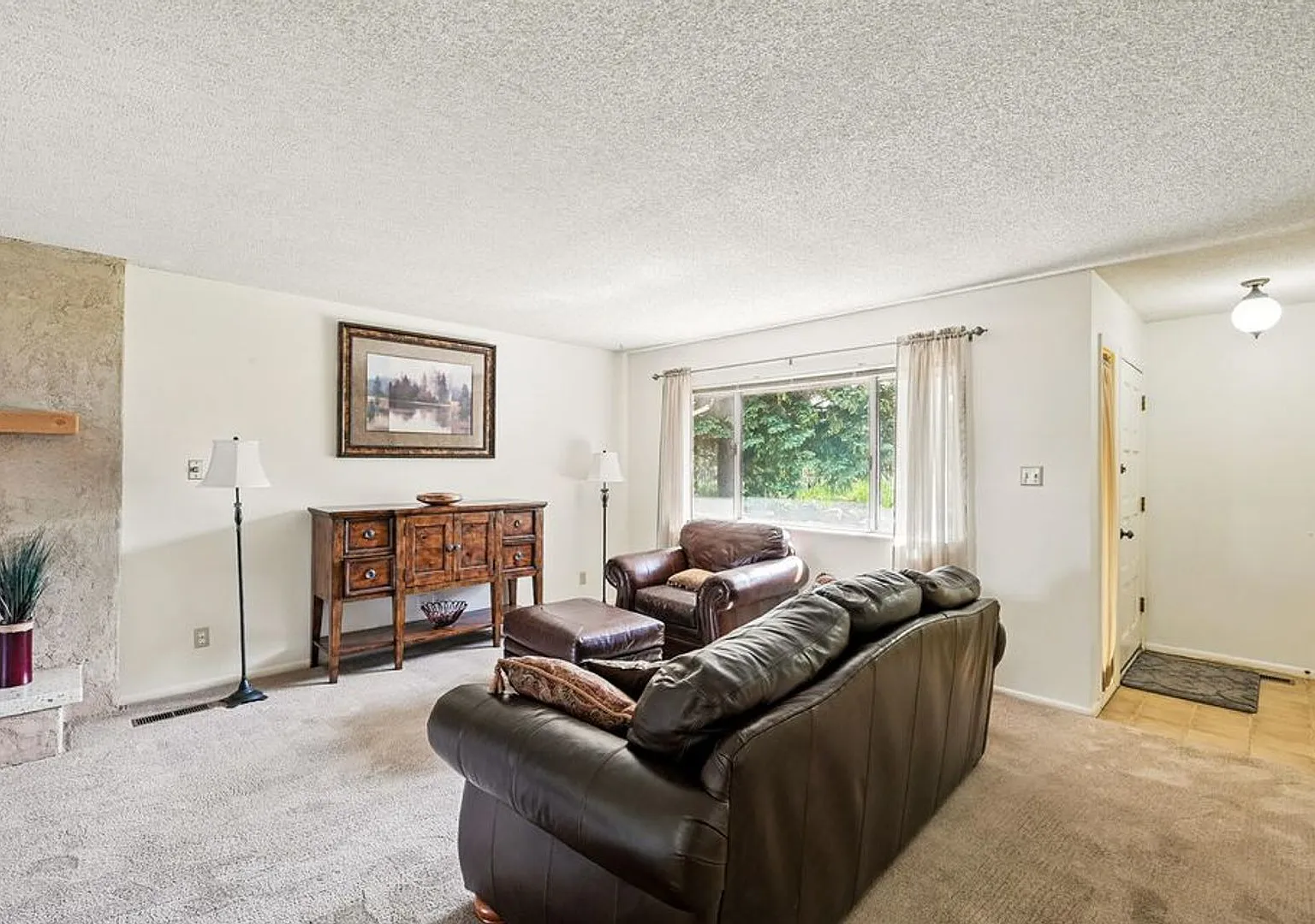 Charming Townhome — Photo 4
