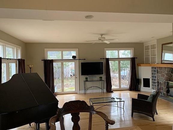 4th image of 3725 Duchess Ave SE
