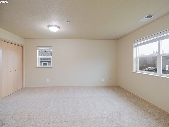 5th image of 2037 SE Huckleberry Ave
