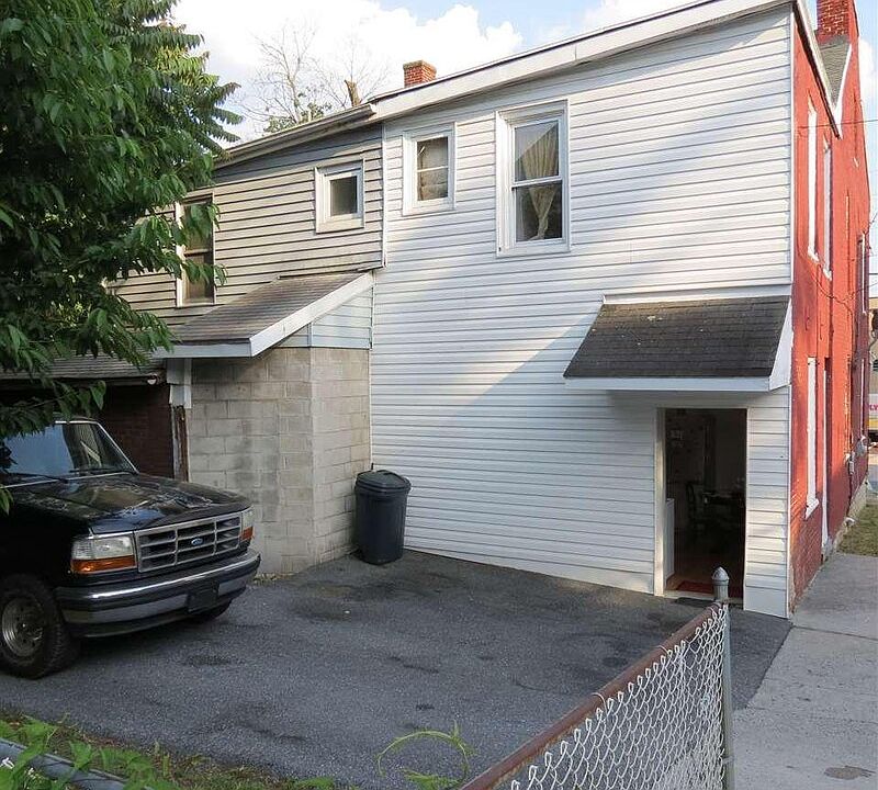 2nd image of 781 Maple St