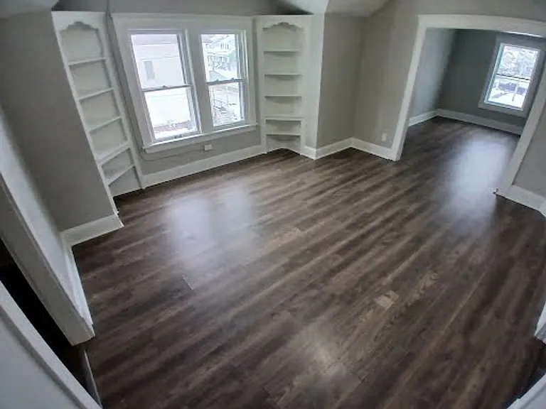1053 Washington Ave — Photo 12
