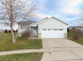 5863 Crown Ln NW, Rochester, MN 55901