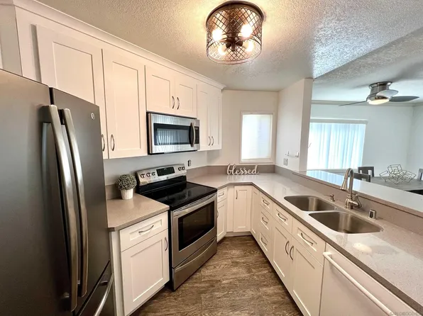 7425 Charmant Dr Unit 2703, San Diego, CA 92122