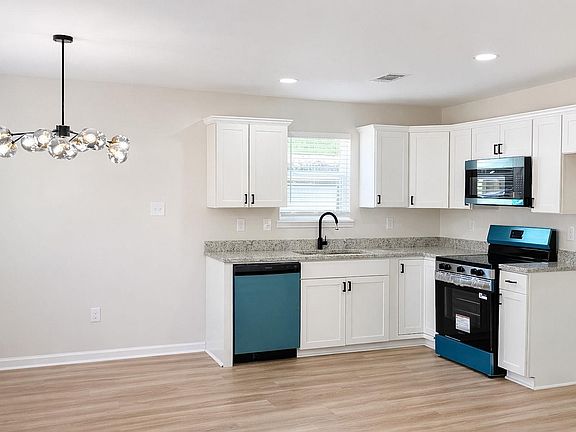 3rd image of 4570 Newton Dr