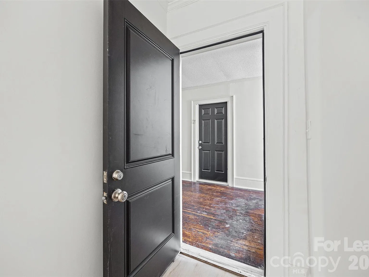 1 bed, 1.0 bath, $1,400 — Photo 2