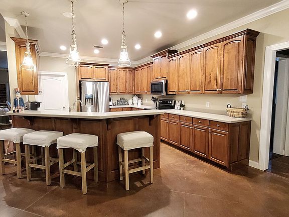 large eat in kitchen