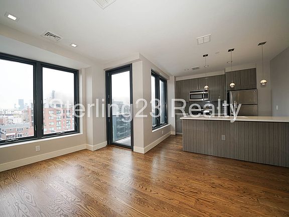 3rd image of 27-18 Hoyt Ave S #3C