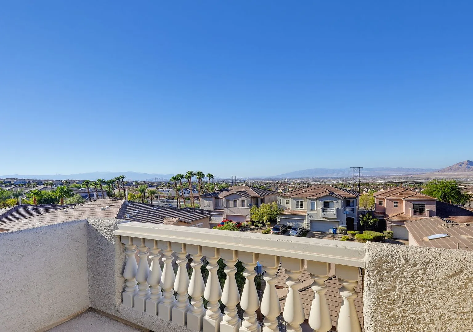 Henderson Townhome With Stunning Strip, City And Mountain Views — Photo 2