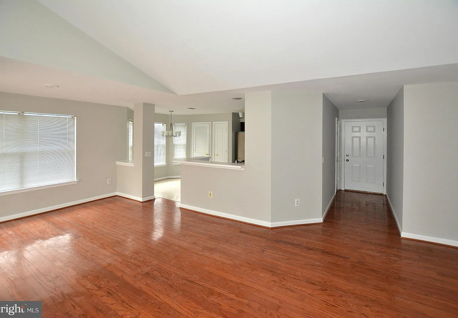 2 bed, 2.0 bath, 1119 sqft, $2,400 — Photo 2