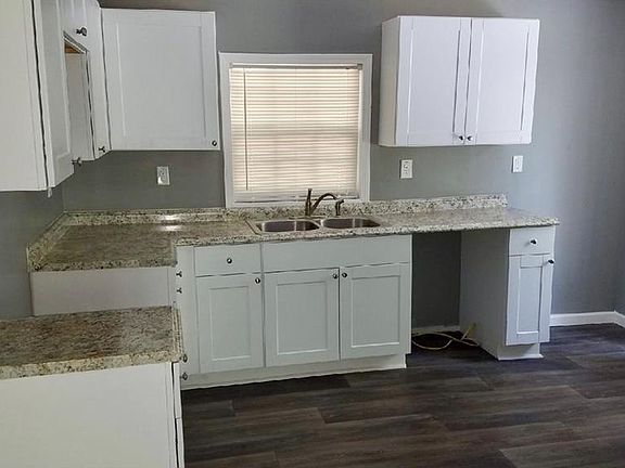 3rd image of 1008 Rock Springs St