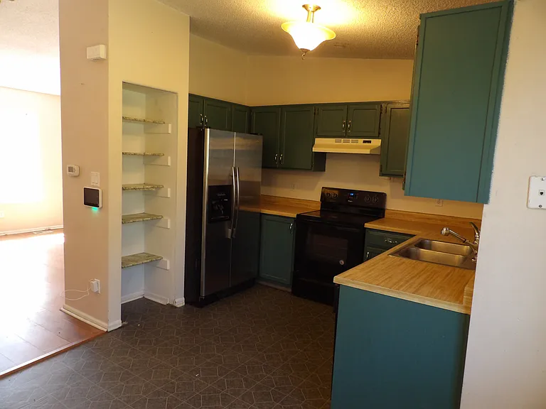 3483 Foxridge Dr — Photo 7