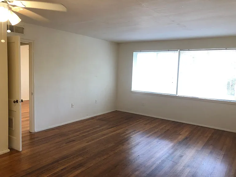 1043 Carlisle St — Photo 8
