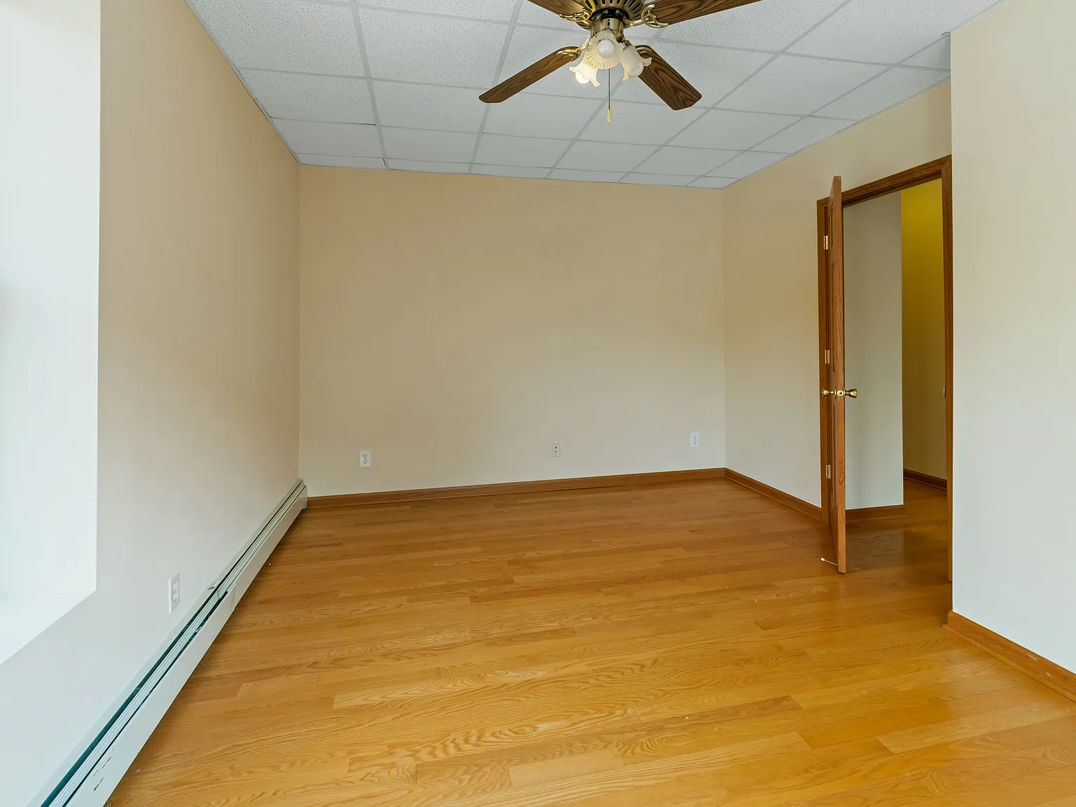 2 bed, 900 sqft, $2,100 — Photo 2