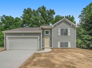 1318 Chapel Hill Dr, Mishawaka, IN 46545