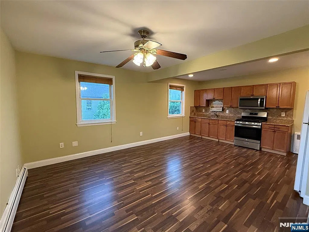 2 bed, 1.0 bath, $2,600 — Photo 4