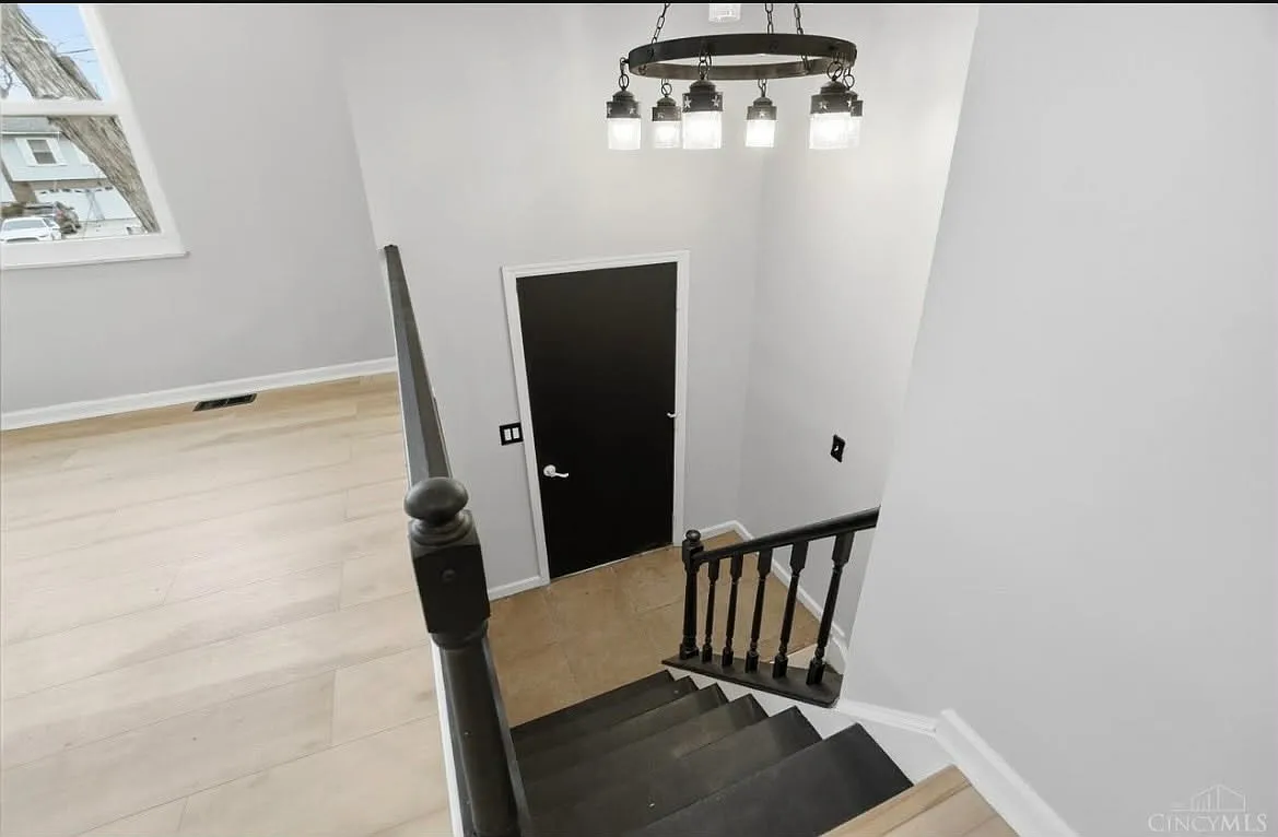3 bed, 1.5 bath, 1508 sqft, $2,300 — Photo 3